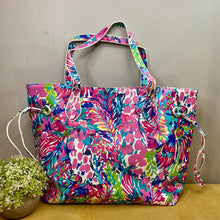 Load image into Gallery viewer, Carry All Tote - Abstract Giraffe