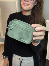 Load image into Gallery viewer, Rue - Nylon Wristlet Wallet - Solid
