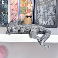 Load image into Gallery viewer, 3d Printed Sleeping Dragon Bookshelf Decoration