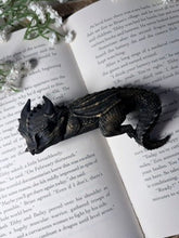 Load image into Gallery viewer, 3d Printed Sleeping Dragon Bookshelf Decoration