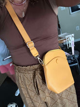 Load image into Gallery viewer, Evelyn Crossbody Purse - Camel