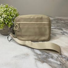 Load image into Gallery viewer, Rue - Nylon Wristlet Wallet - Solid