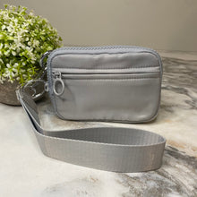 Load image into Gallery viewer, Rue - Nylon Wristlet Wallet - Solid