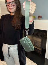 Load image into Gallery viewer, Rue - Nylon Wristlet Wallet - Solid