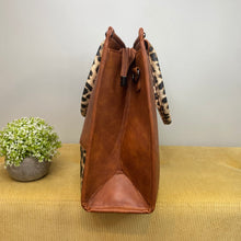 Load image into Gallery viewer, Arizona - Large Animal Print Without Strap - LAST ONE LEFT