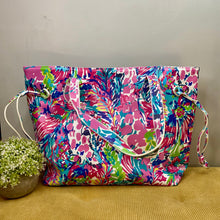 Load image into Gallery viewer, Carry All Tote - Abstract Giraffe