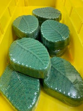 Load image into Gallery viewer, Fall Leaf Bath Bombs - Oily BlendsFall Leaf Bath Bombs