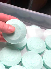 Load image into Gallery viewer, Shower Steamers - Oily BlendsShower Steamers
