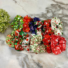 Load image into Gallery viewer, Scrunchie - Christmas
