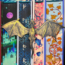 Load image into Gallery viewer, 3d Printed Dragon Book Spine Hugger Bookshelf Decor
