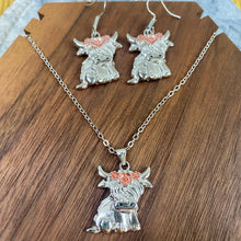 Load image into Gallery viewer, Necklace - Highland Cow
