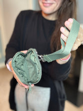 Load image into Gallery viewer, Rue - Nylon Wristlet Wallet - Solid
