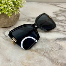 Load image into Gallery viewer, Sunglasses - Style G - Black Black
