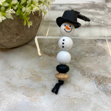 Load image into Gallery viewer, Keychain - Silicone Bead - Black Hat Snowman
