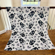 Load image into Gallery viewer, Blanket Halloween #8 - Coffee Skull White
