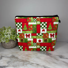 Load image into Gallery viewer, Pouch XL - Christmas - Quilted Squares
