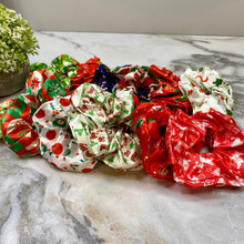 Load image into Gallery viewer, Scrunchie - Christmas
