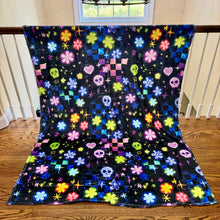 Load image into Gallery viewer, Blanket Halloween #11 - Skull Check Floral Star
