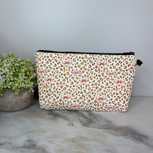 Load image into Gallery viewer, Pouch - Animal Print Bows
