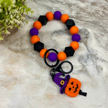 Load image into Gallery viewer, Silicone Bracelet Keychain - Halloween - Witch Hat Pumpkin
