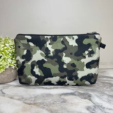 Load image into Gallery viewer, Pouch - Camo
