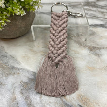 Load image into Gallery viewer, Keychain - Macrame - Braided Mauve
