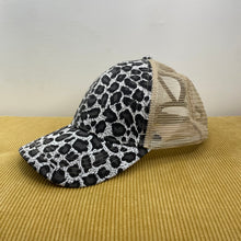 Load image into Gallery viewer, Hat - White &amp; Grey Leopard Print
