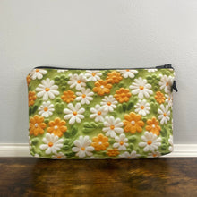 Load image into Gallery viewer, Pouch - Felt Floral
