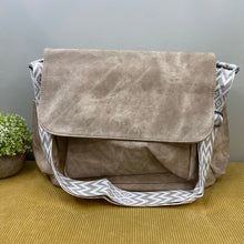 Load image into Gallery viewer, Elizabeth Flap Messenger Bag
