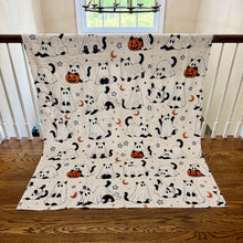 Load image into Gallery viewer, Blanket Halloween #4 - Ghost Cats
