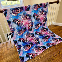 Load image into Gallery viewer, Blanket Halloween #19 - Skull Purple Blue
