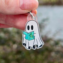 Load image into Gallery viewer, Ghost Reading A Court of Mist and Fury Dust Plug USB-C

