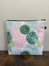 Load image into Gallery viewer, Pouch XL - Floral Green Pink Dahlia
