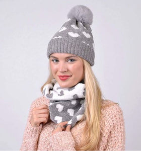 Womens 2pc Reversible Hearts Hat & Scarf Set