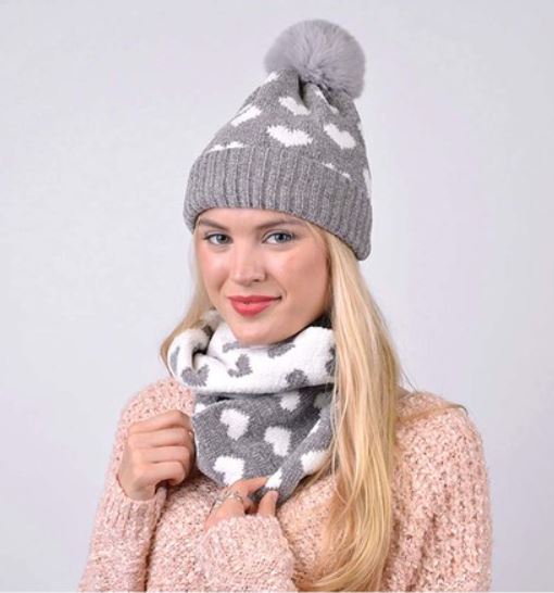 Womens 2pc Reversible Hearts Hat & Scarf Set